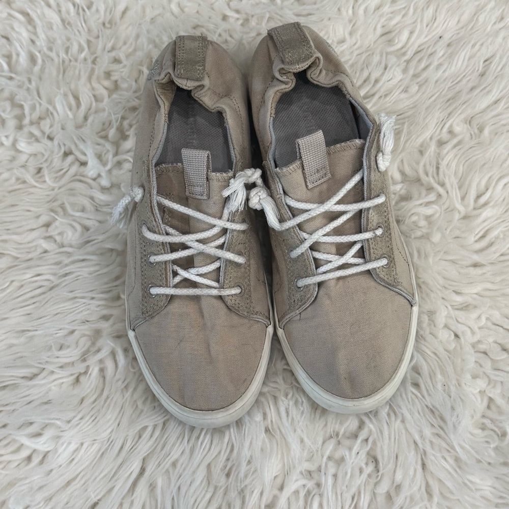 Timberland Tan and White Mid-Top Sneakers - Picture 2 of 8